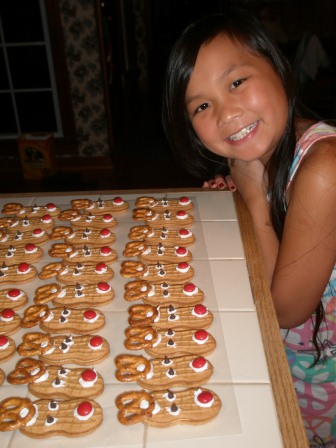 Kasen and reindeer cookies